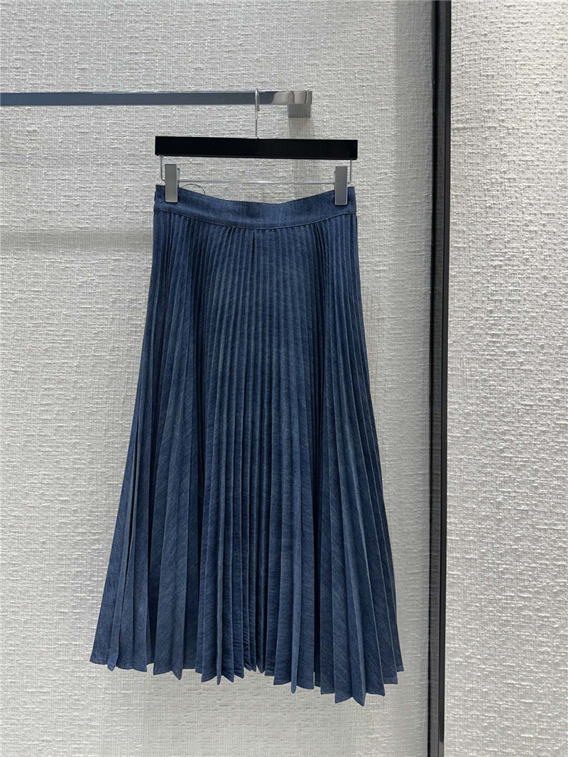 Va1e*ntin0 ach**elordion pleated denim skirt replica d&g clothing