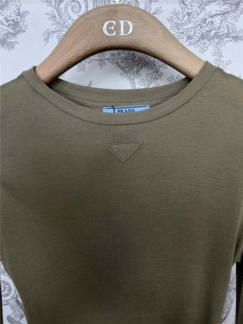 Pra*a knitted bottoming shirt