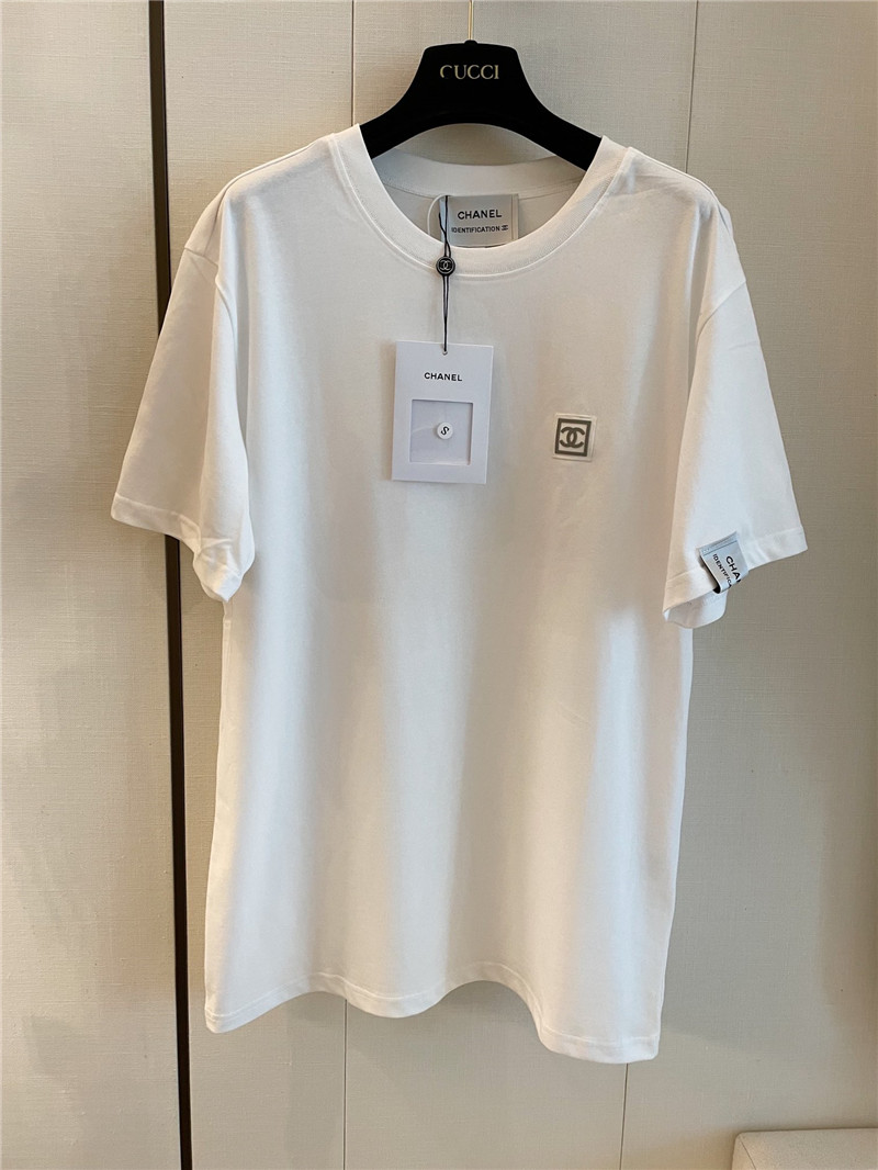 Ch**el middle-aged t cheap replica designer clothes