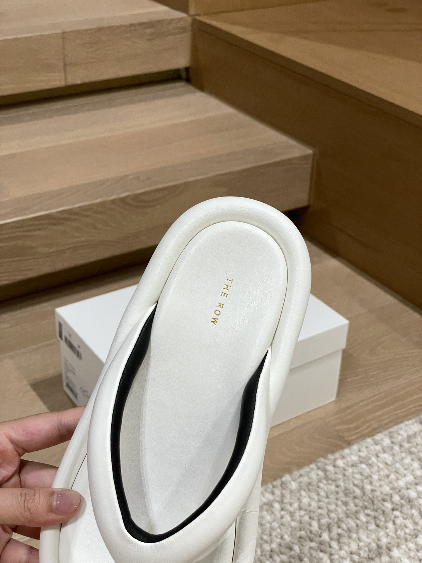 The R0w casual slippers best replica shoes website