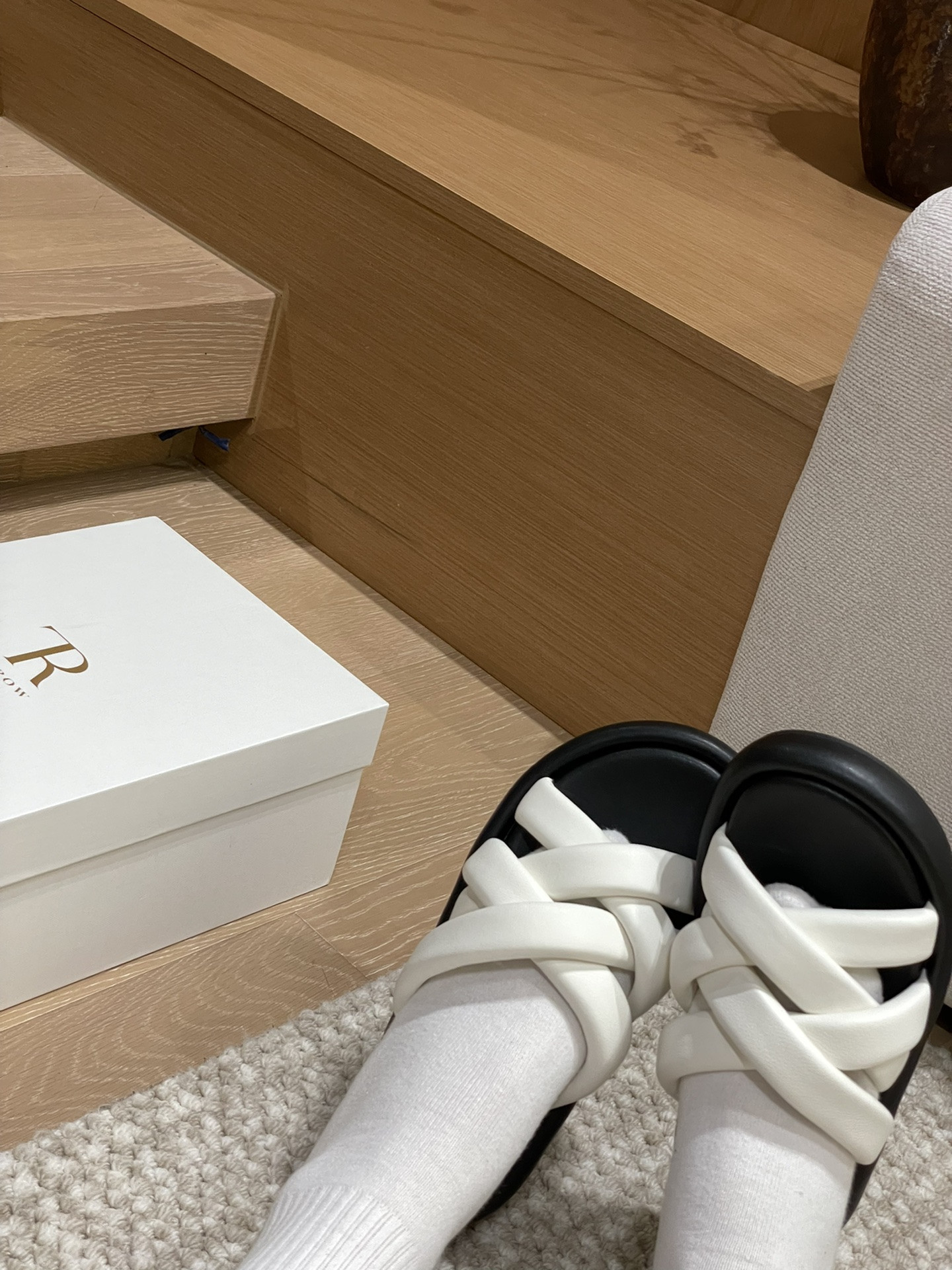The R0w casual slippers best replica shoes website