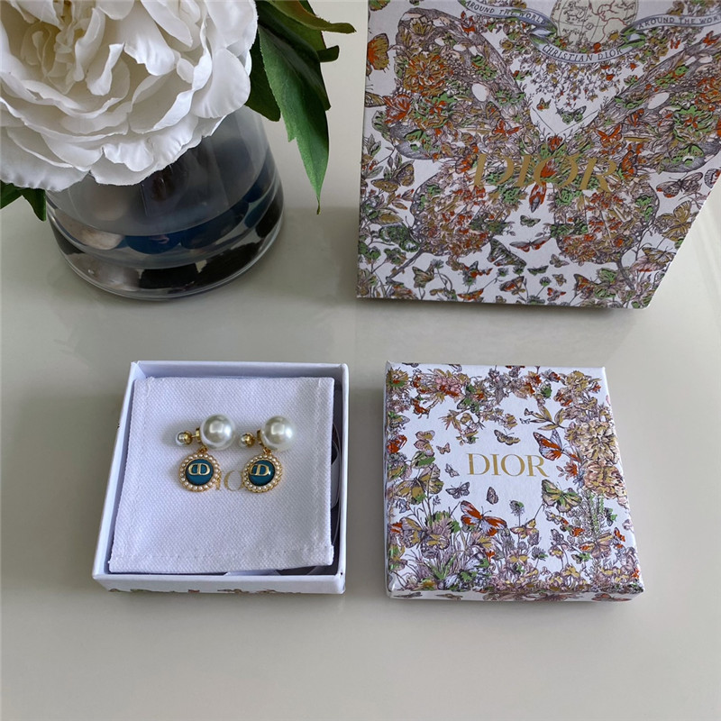 D10r r glass pearl earrings