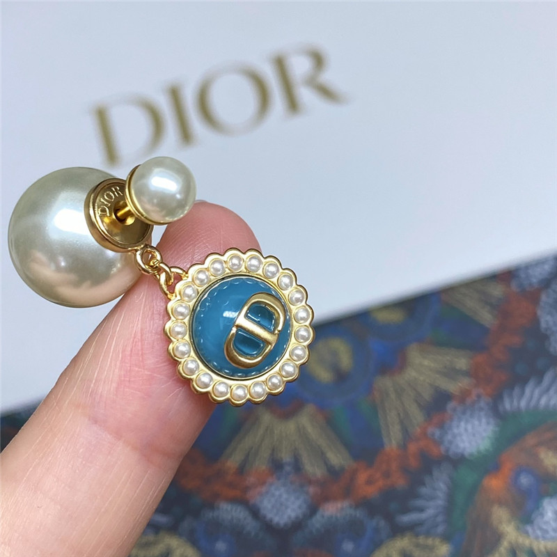 D10r r glass pearl earrings
