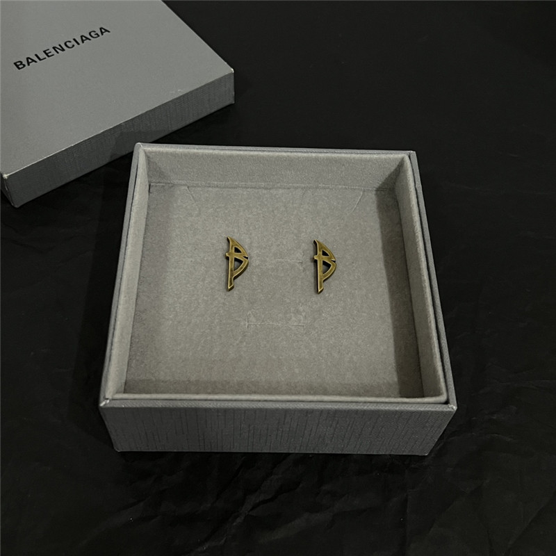 Ba1en*iaga vintage earrings