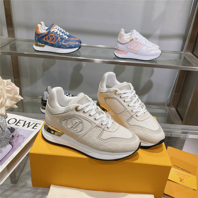 l0vis Vvtt0n lv logo run away sneakers in beige
