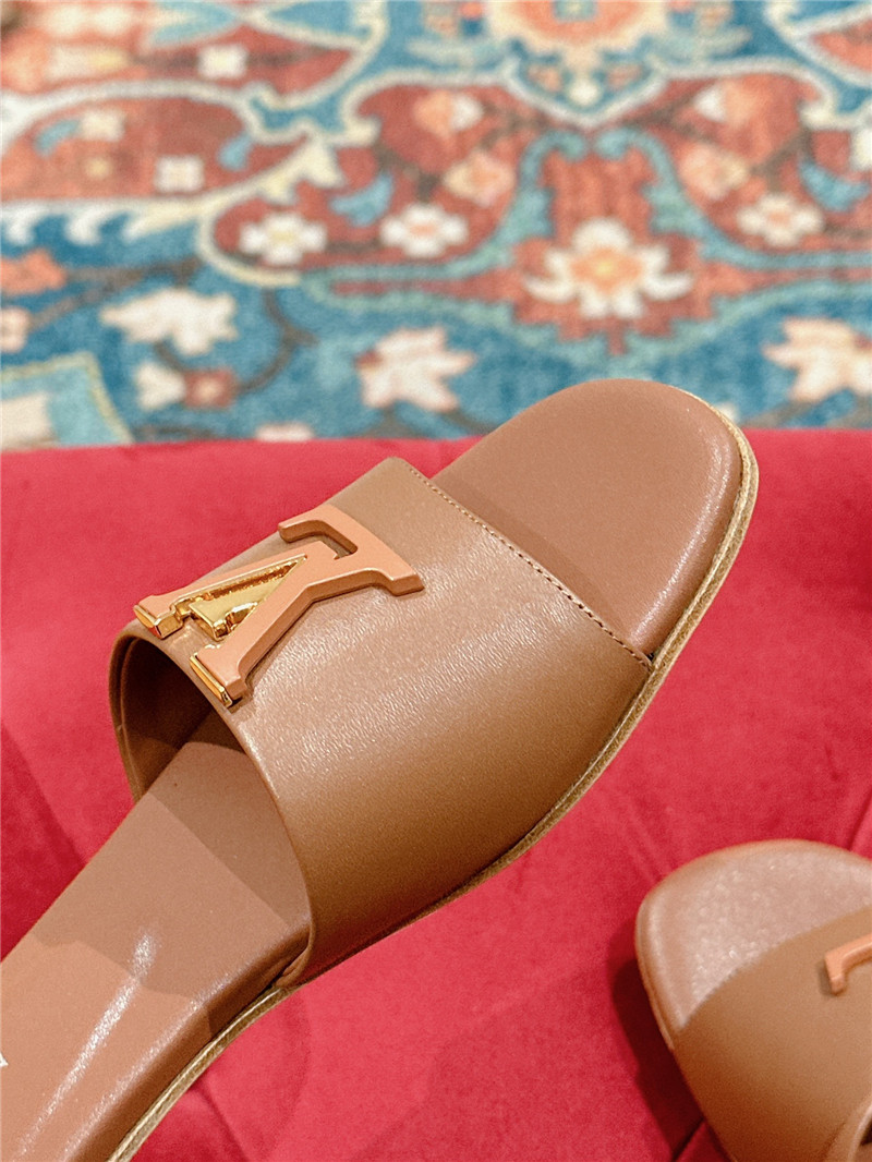l0vis Vvtt0n lv flat sandals best replica shoes website
