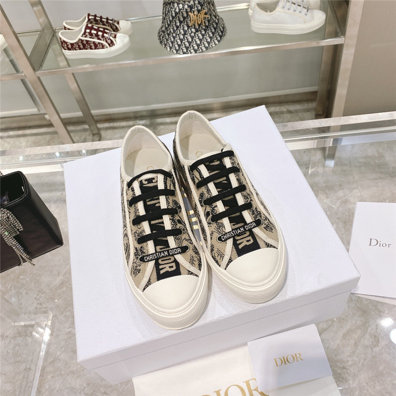 D10r walk’n sneakers