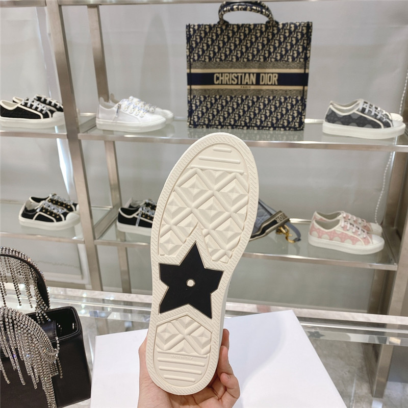 D10r embroidered walk’n sneakers gray
