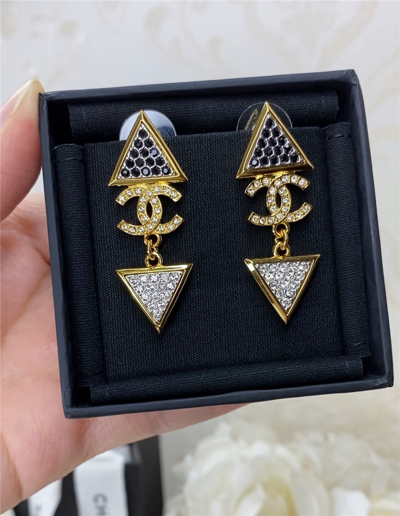 ch**el gold double c triangle black and white D1am0nd earrings