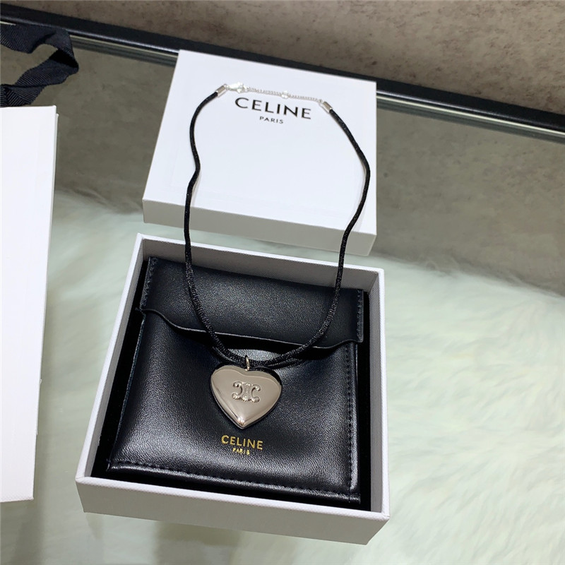 Ce1i*e love arc de triomphe necklace