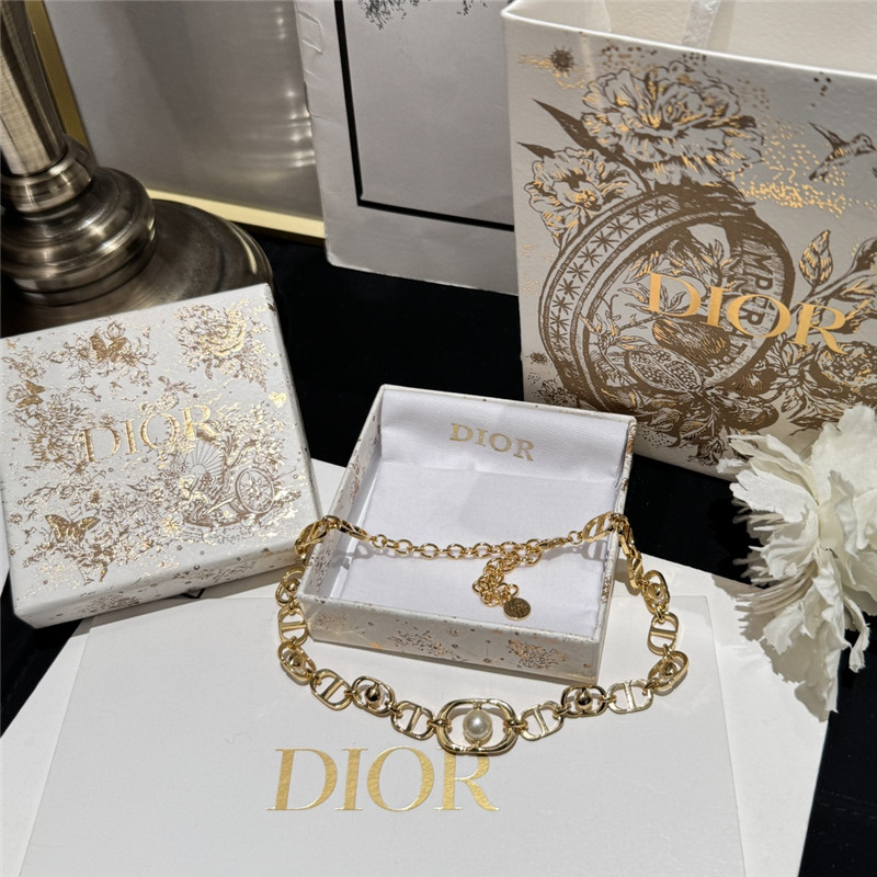 D10r short necklace
