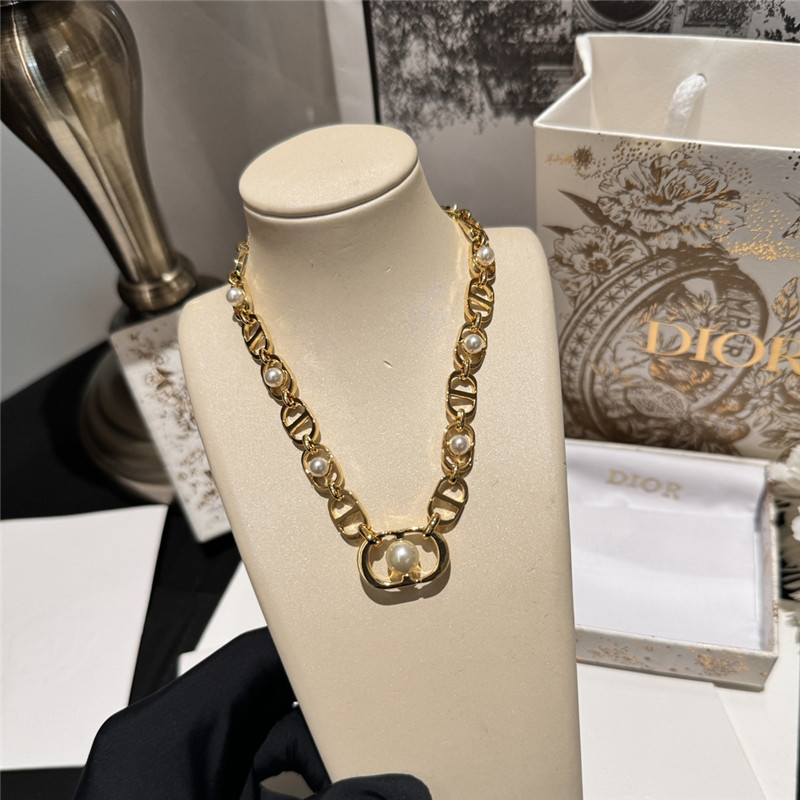 D10r short necklace