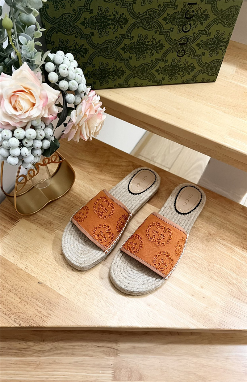 Gvc*1 interlocking g espadrille slides