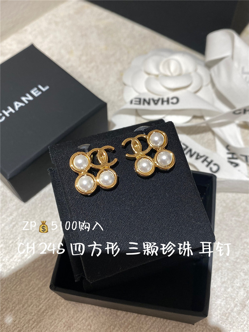 Ch**el three pearl earrings