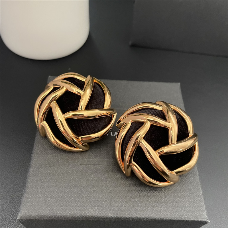 Y51 vintage floral ear clips