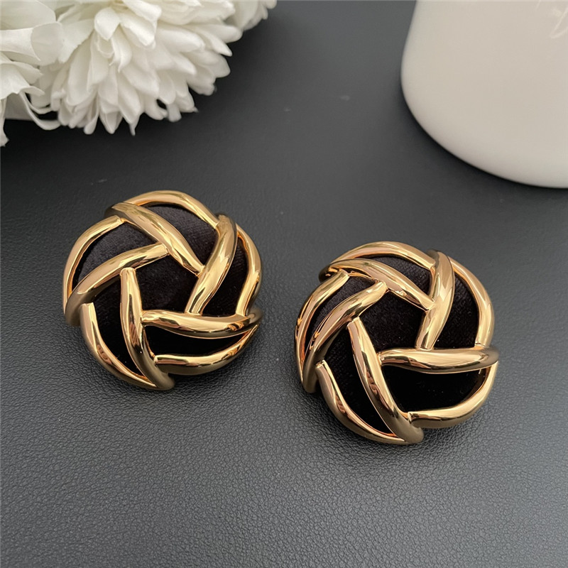 Y51 vintage floral ear clips