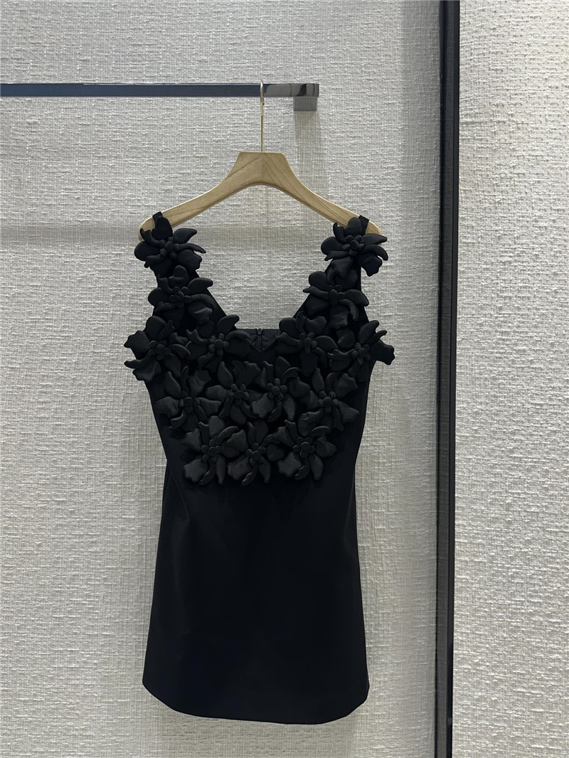 Va1e*ntin0 suspender black dress replica clothing