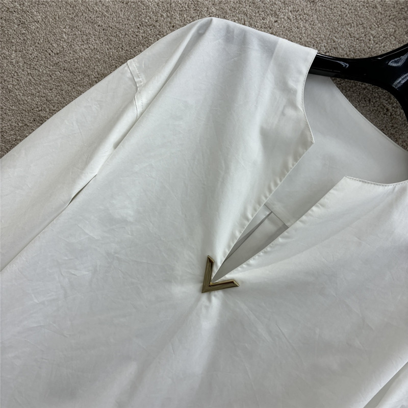 Va1e*ntin0 gold v logo shirt replica d&g clothing