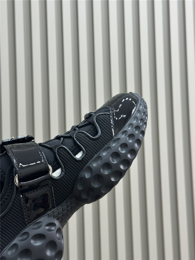 roger u1u1er d1am0nd buckle sneakers black