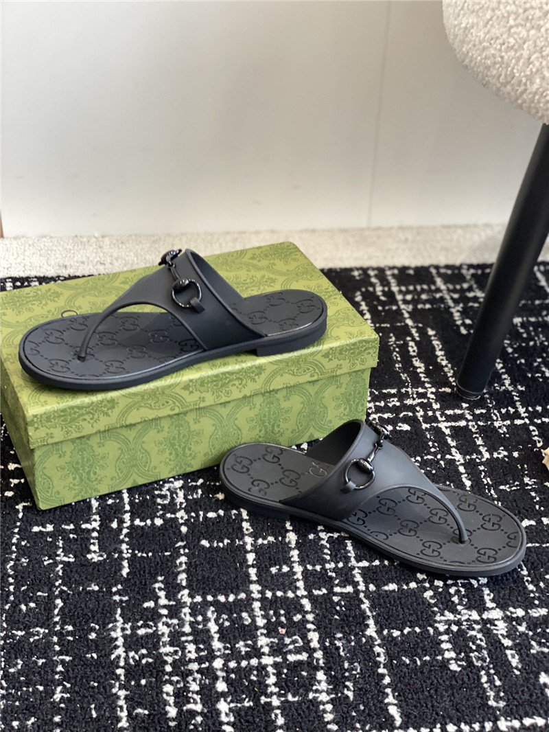 Gvc*1 horsebit thong sandals in black
