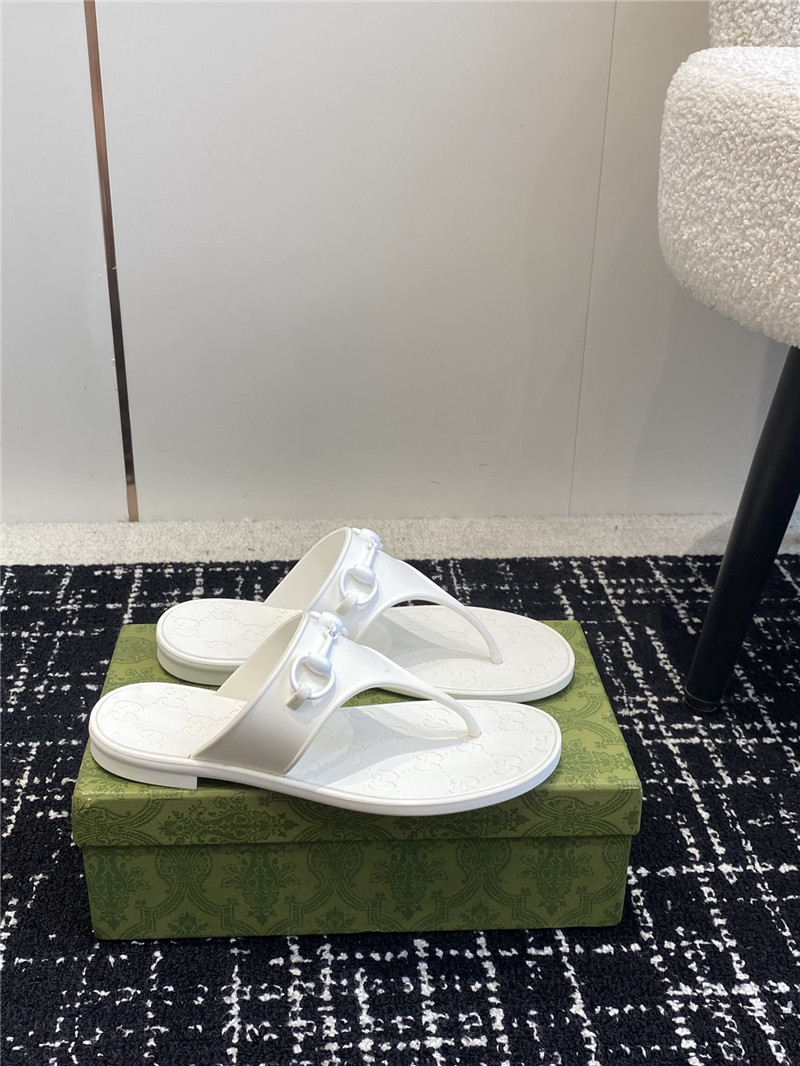 Gvc*1 horsebit thong sandals in white