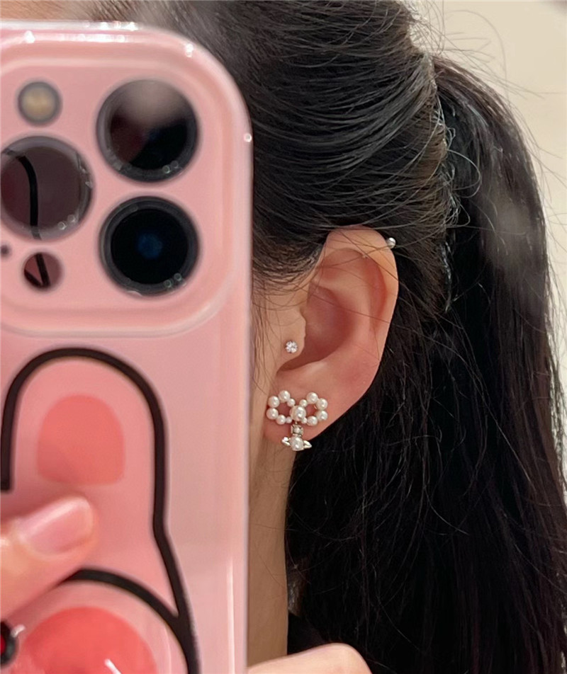 u1u1enne westwood bow saturn stud earrings