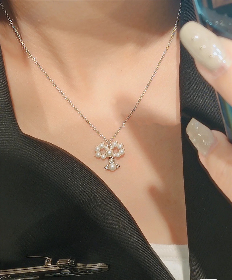 u1u1enne westwood bow saturn necklace