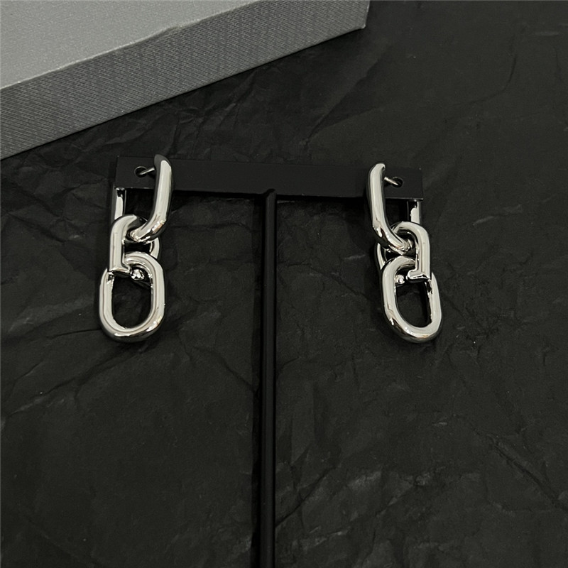 Ba1en*iaga simple and elegant earrings