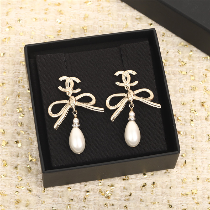 Ch**el bow pearl earrings