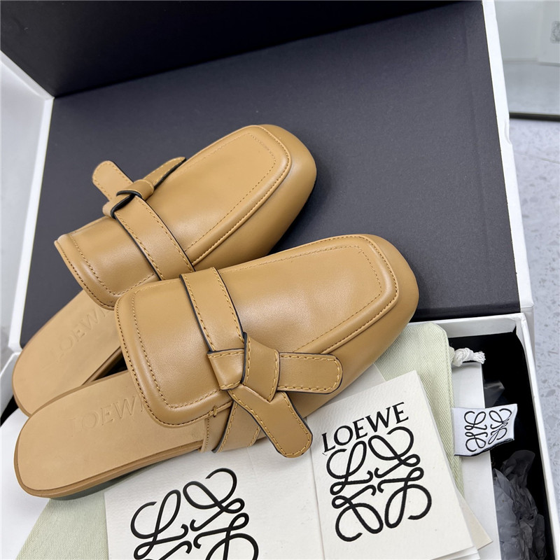 L0ew* gate flat mule in brown