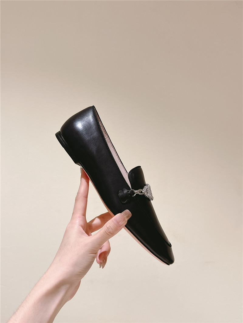 roger u1u1er embellished leather loafers in black