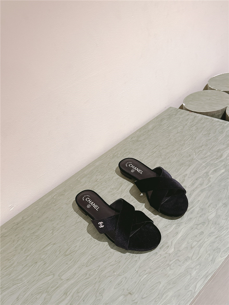 Ch**el velvet crisscross strap slippers black