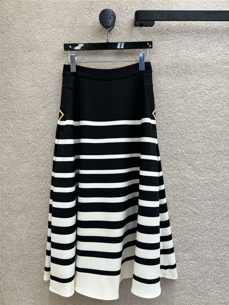 Va1e*ntin0 striped gradient skirt replica clothing sites