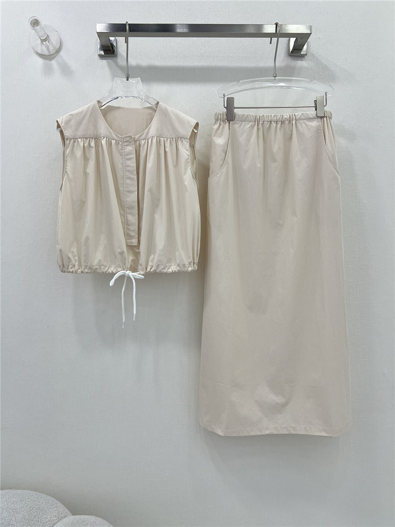 The R0w short vest + straight long skirt replica clothes