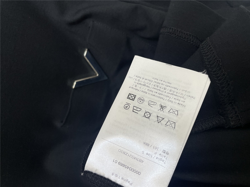 Va1e*ntin0 v pocket t-shirt replica d&g clothing