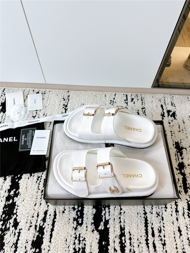 Ch**el buckle platform slippers sandals white