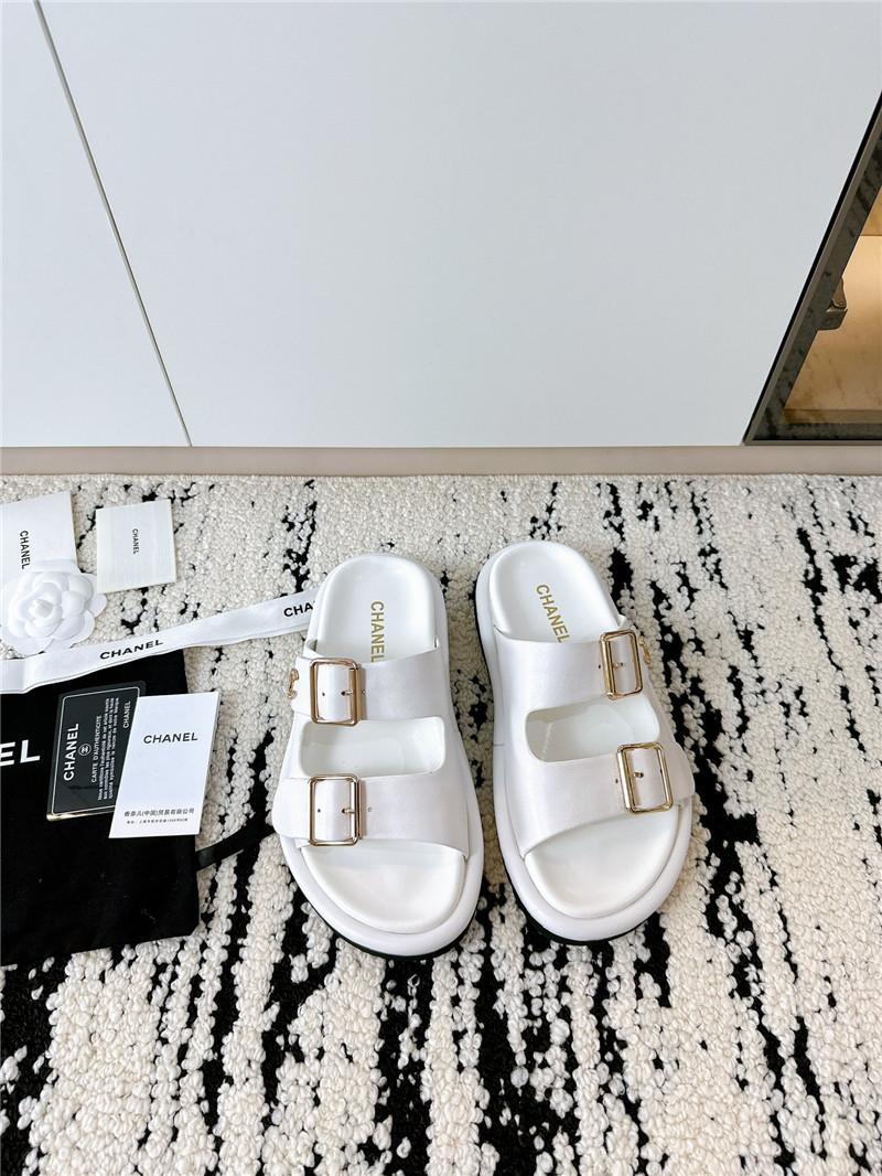 Ch**el buckle platform slippers sandals white