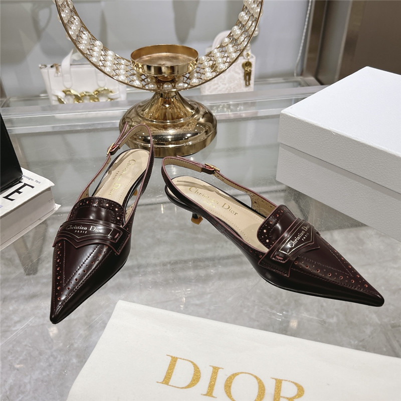 D10r boy slingback pump