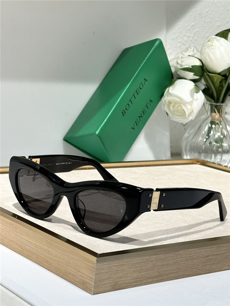 b0tt*ga Ven*ta cat-eye sunglasses