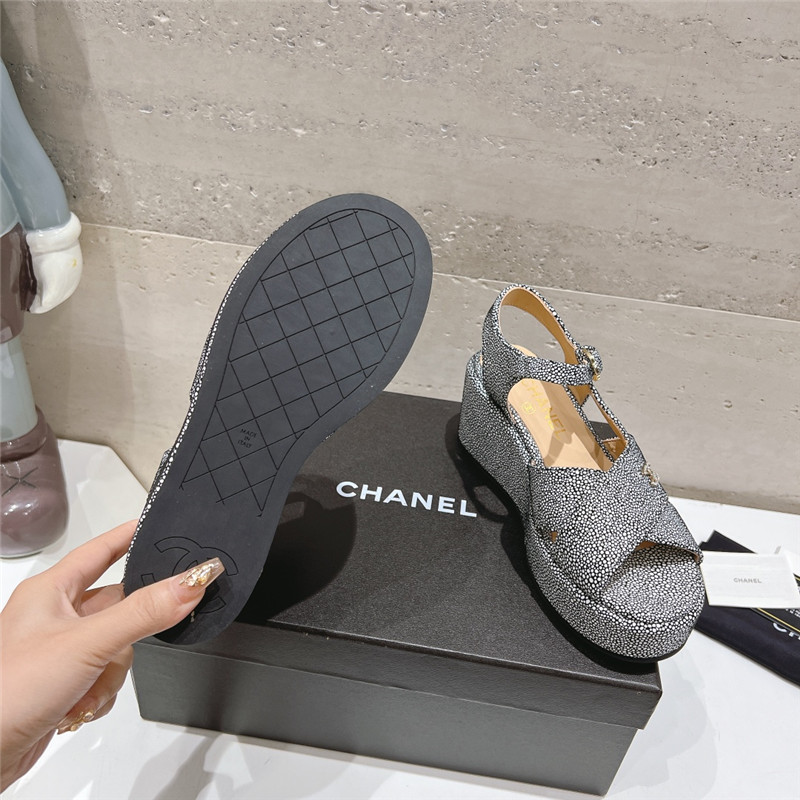 ch**el open toe platform D1am0nd sandals