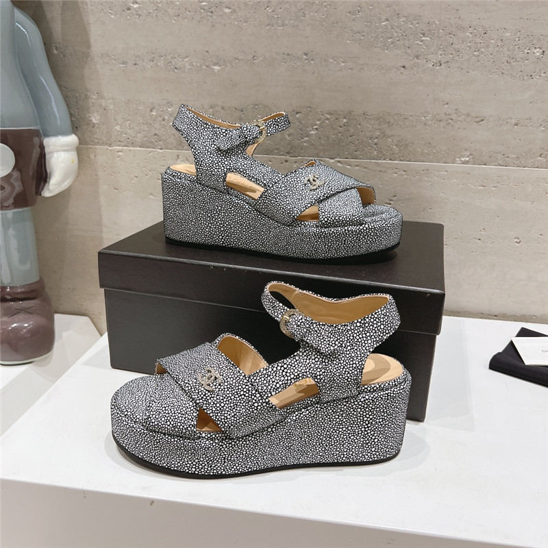 ch**el open toe platform D1am0nd sandals