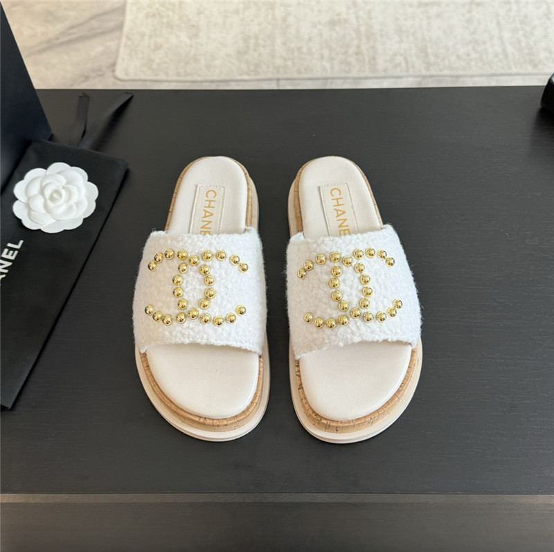 Ch**el logo platform pearl tweed slipper white