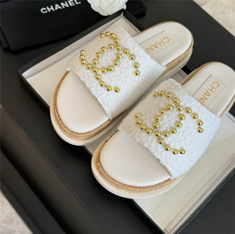 Ch**el logo platform pearl tweed slipper white