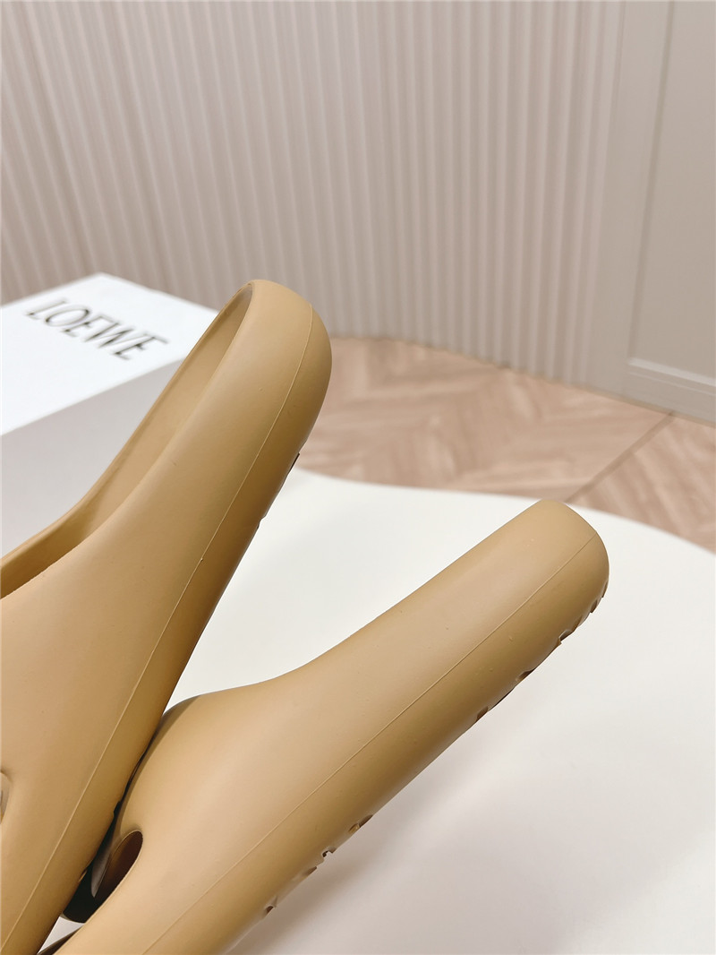 L0ew* bubble thong slide in beige