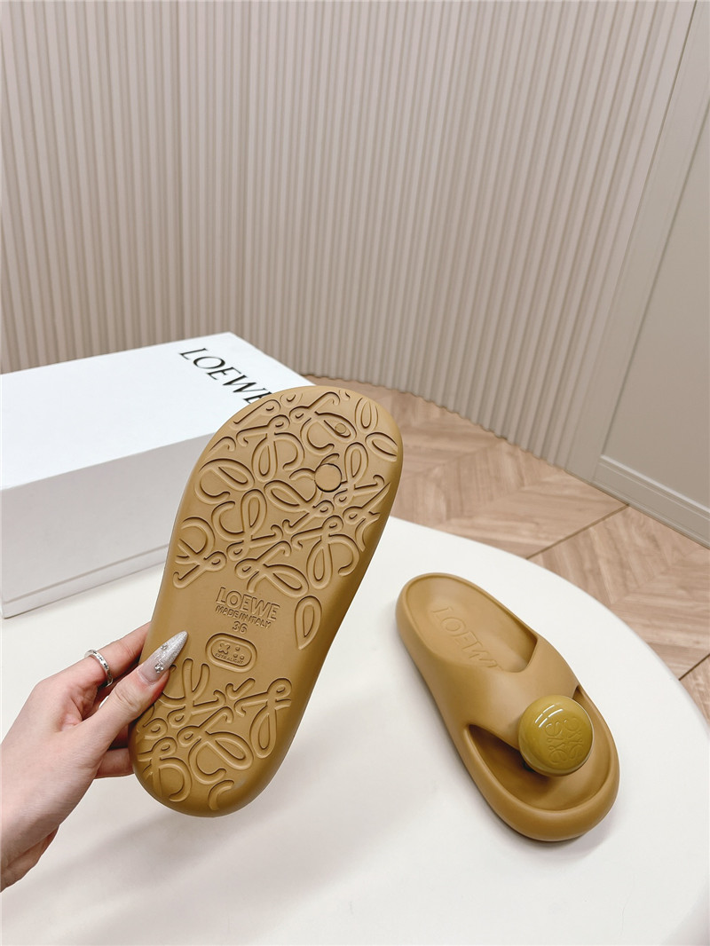 L0ew* bubble thong slide in beige