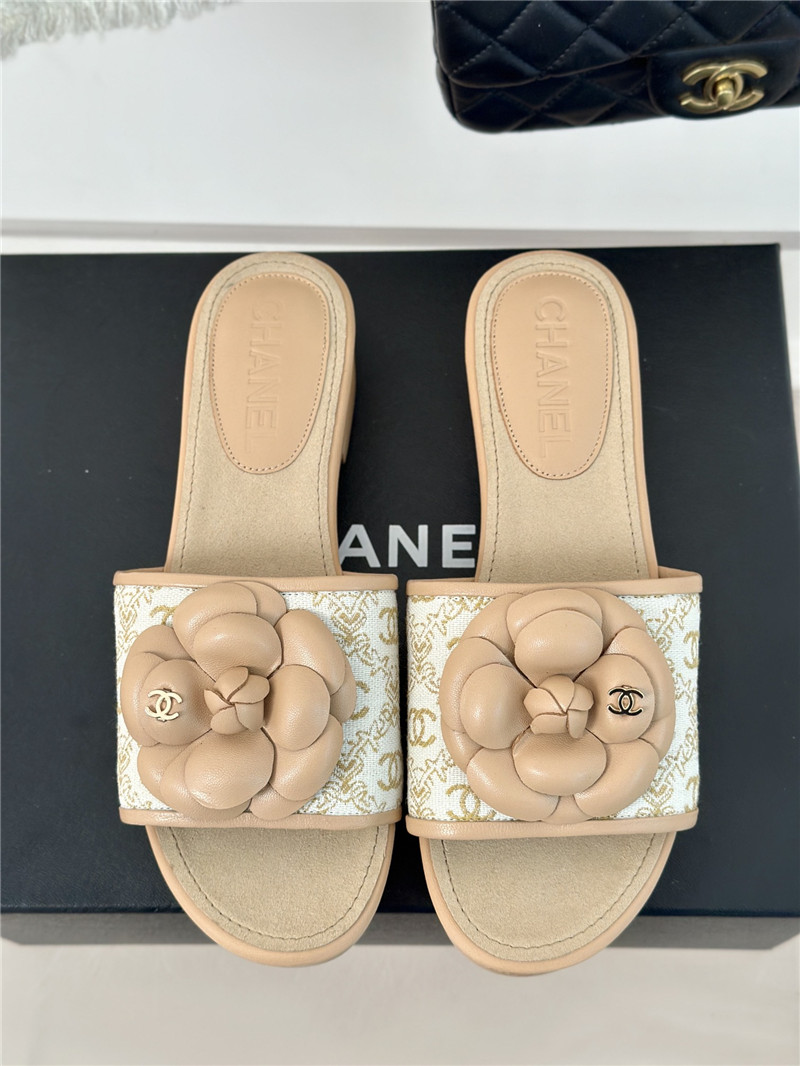 Ch**el platform camellia women’s slippers brown