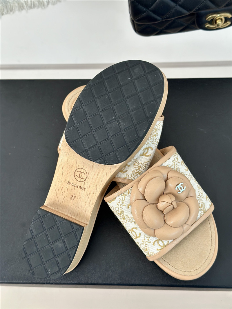 Ch**el platform camellia women’s slippers brown