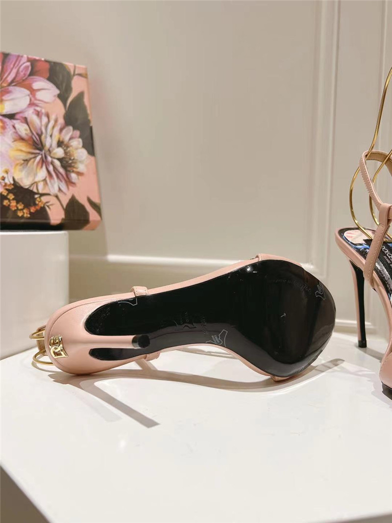 Dolce & Gabbana Capri Embellished Leather Sandals in Pink