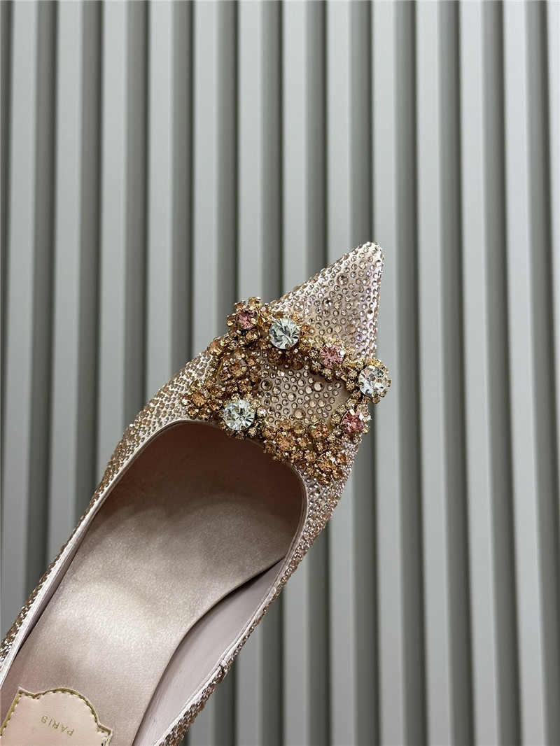roger u1u1er beige flower d1am0nd buckle heels