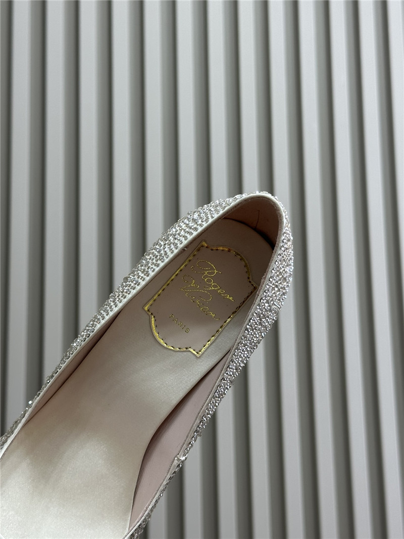 roger u1u1er flower d1am0nd buckle heels